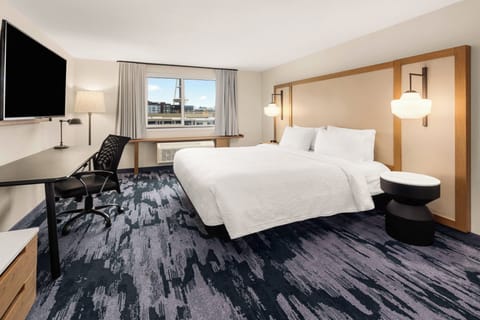 Room, 1 King Bed, City View | Premium bedding, Tempur-Pedic beds, in-room safe, desk