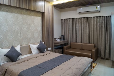 Premium Room | Free WiFi, bed sheets