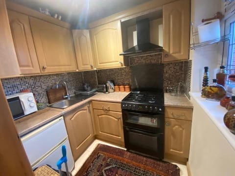 House | Private kitchen | Fridge, microwave, oven, stovetop