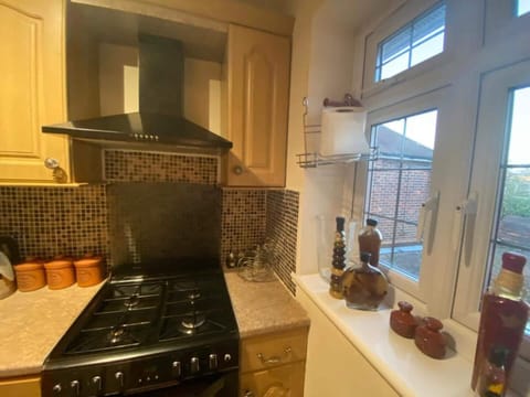 House | Private kitchen | Fridge, microwave, oven, stovetop