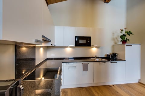 Chalet, 4 Bedrooms | Private kitchen | Full-size fridge, microwave, stovetop, dishwasher