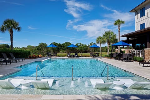 Outdoor pool, free cabanas, pool umbrellas