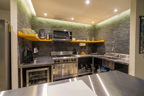 Superior Apartment | Private kitchen | Microwave