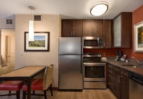 Full-size fridge, microwave, stovetop, dishwasher