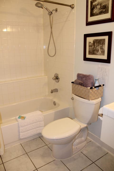 Combined shower/tub, free toiletries, hair dryer, slippers