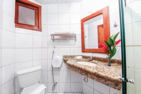 Standard Room | Bathroom | Shower, free toiletries, towels