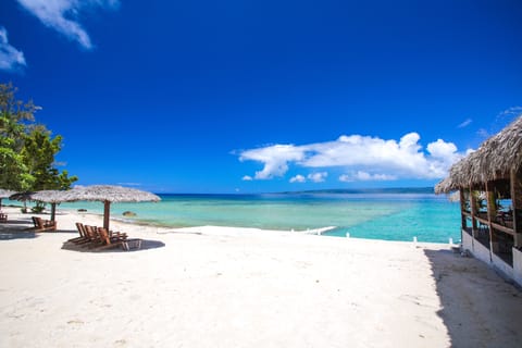 Private beach, white sand, sun loungers, beach towels