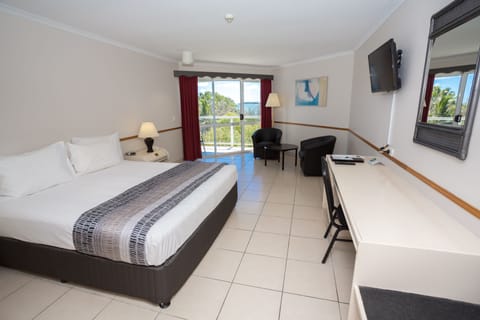 Standard Room, 1 Queen Bed | Iron/ironing board, cribs/infant beds, free WiFi, bed sheets