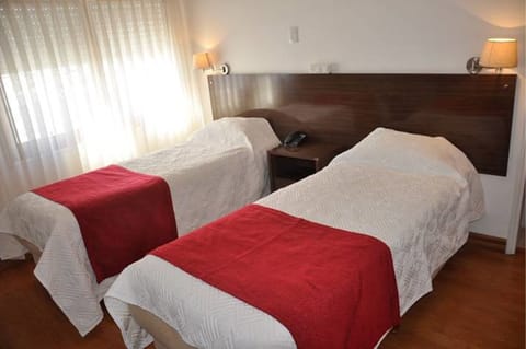 Double Room | Minibar, in-room safe, blackout drapes, free WiFi