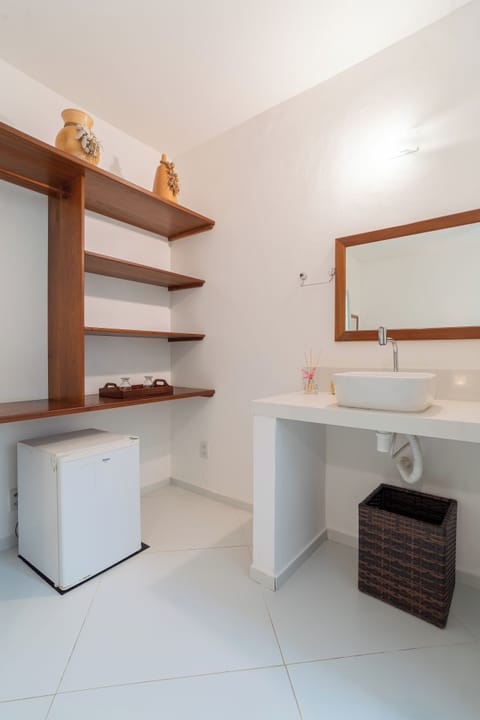 Standard Double or Twin Room | Bathroom | Shower, hair dryer, towels