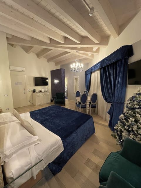 Suite with Balcony and Spa Bath | Hypo-allergenic bedding, down comforters, minibar, in-room safe