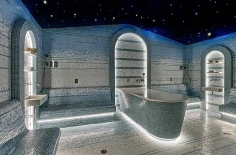 Indoor spa tub