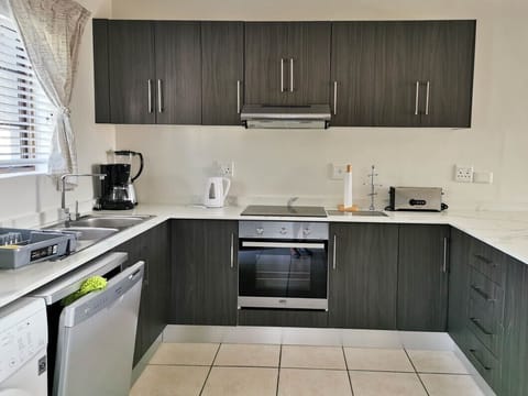 Comfort Apartment, 2 Bedrooms, Non Smoking | Private kitchen | Fridge, electric kettle, dining tables