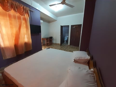 Executive Room, 1 Bedroom | Desk, laptop workspace, iron/ironing board, free WiFi