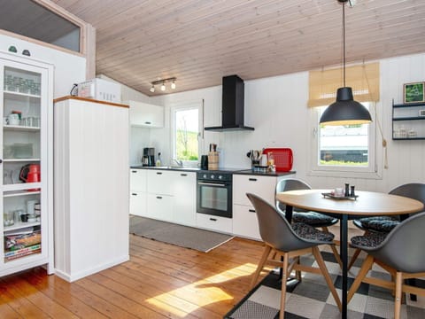 House | Private kitchen | Dishwasher, highchair