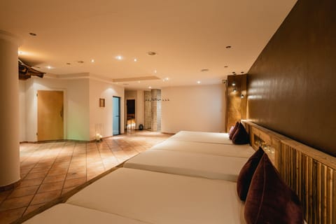 Sauna, steam room, Turkish bath, body treatments, hot stone massages