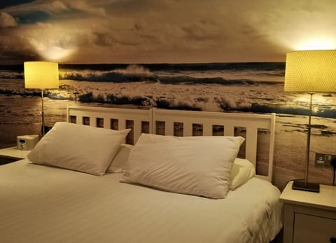 Double Room, Balcony, Sea View | Desk, free WiFi, bed sheets