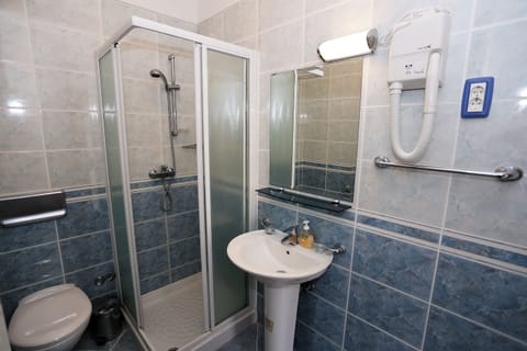Comfort Studio Suite, 1 Bedroom, Balcony, Sea View | Bathroom | Shower, free toiletries, hair dryer, slippers