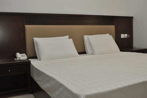 Superior Double Room, 1 Bedroom, Non Smoking, Sea View | Minibar, desk, iron/ironing board, rollaway beds