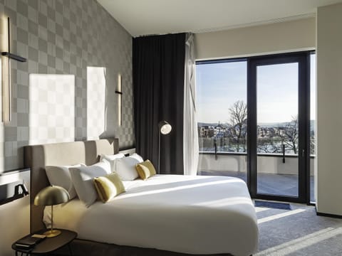 Junior Suite, 1 King Bed, Bathtub, River View | 1 bedroom, in-room safe, desk, iron/ironing board