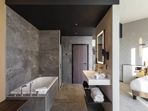 Junior Suite, 1 King Bed, Bathtub, River View | 1 bedroom, in-room safe, desk, iron/ironing board