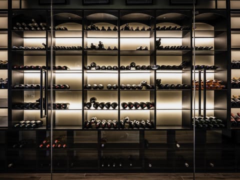 Breakfast, lunch, dinner served; French cuisine 