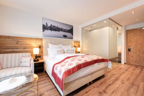 Classic Room, Balcony | Minibar, in-room safe, free WiFi, bed sheets