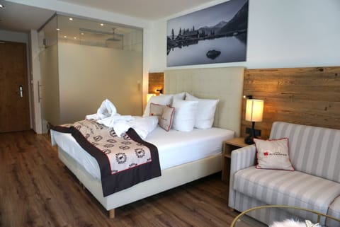 Comfort Room | Minibar, in-room safe, free WiFi, bed sheets