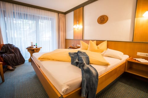 Double Room, Balcony, Mountain View | Premium bedding, minibar, in-room safe, desk