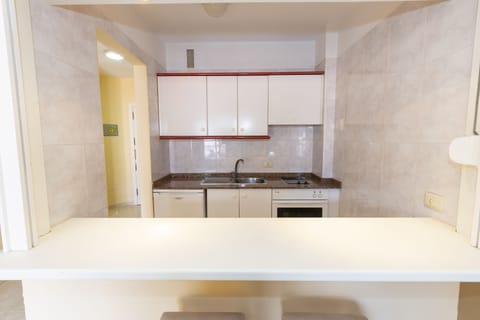 Studio | Private kitchen | Fridge, stovetop, cookware/dishes/utensils