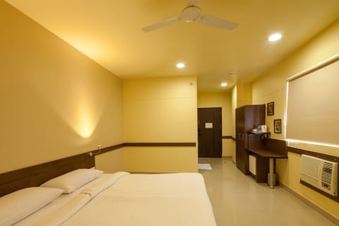 Standard Room | In-room safe, desk, iron/ironing board, free WiFi