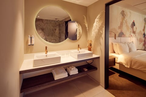 Suite | Bathroom | Hair dryer, towels, soap, shampoo