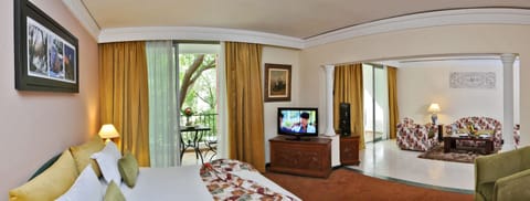 Junior Suite | Minibar, desk, free WiFi, bed sheets