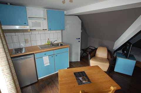 Single Room, 1 Double Bed, Balcony (Attic, 2nd floor) | Private kitchenette | Fridge, microwave, electric kettle