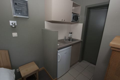 Double Room, Ground Floor | Private kitchenette | Fridge, microwave, electric kettle