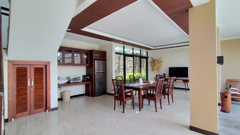 Villa, 3 Bedrooms, Private Pool | Private kitchen | Electric kettle, toaster
