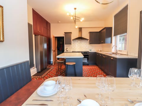 Cottage | Private kitchen | Fridge, dishwasher, electric kettle, toaster
