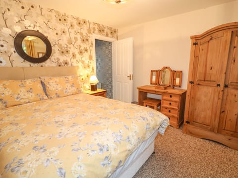 Cottage | 4 bedrooms, individually decorated, individually furnished, free WiFi