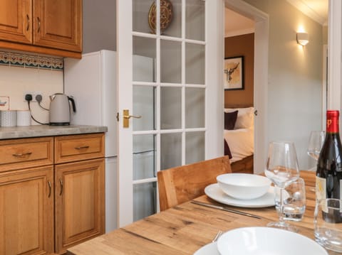 Cottage | Private kitchen | Fridge, dishwasher, electric kettle, toaster