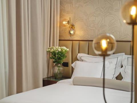 Premium Double or Twin Room | Premium bedding, minibar, in-room safe, desk