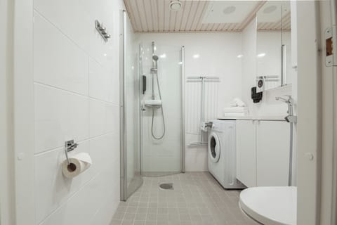 Economy Apartment | Bathroom | Shower, hair dryer, bidet, soap