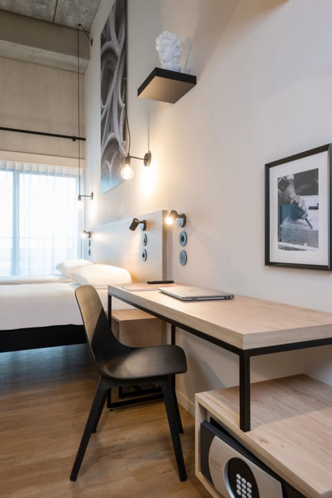 Comfort Room, 1 Double Bed, Balcony | In-room safe, desk, soundproofing, iron/ironing board