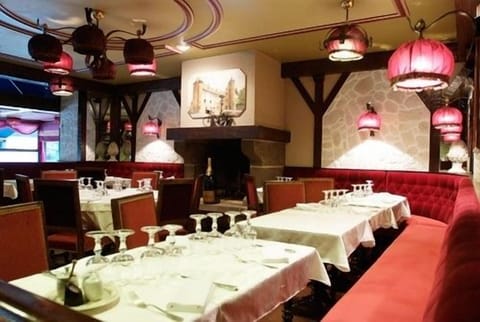 Breakfast, lunch, dinner served; French cuisine