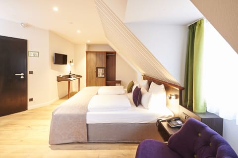 Comfort Double Room | Premium bedding, minibar, in-room safe, individually decorated