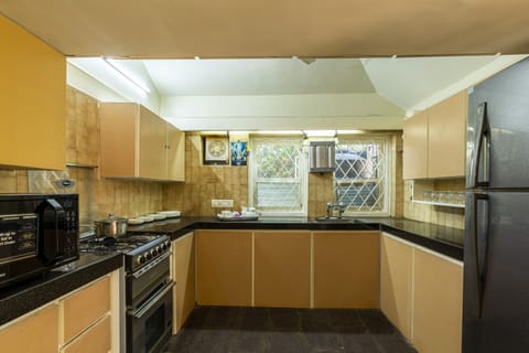 Villa | Private kitchen | Electric kettle, cookware/dishes/utensils, dining tables