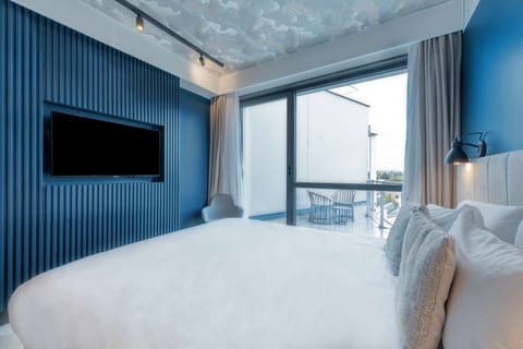 Superior Room, 1 Double Bed | Individually furnished, desk, laptop workspace, blackout drapes