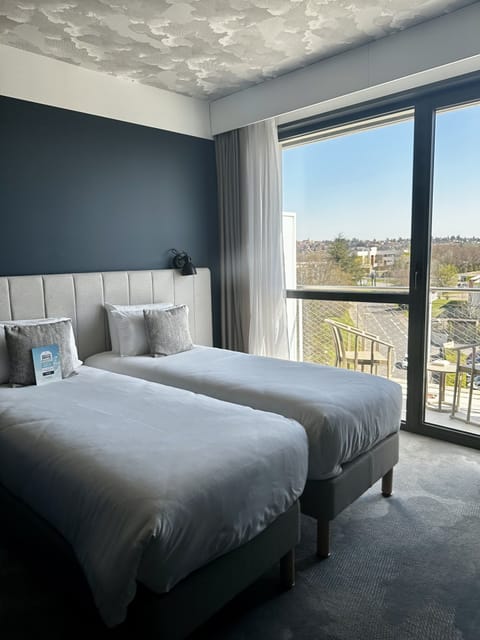 Superior Twin Room, 2 Twin Beds | Individually furnished, desk, laptop workspace, blackout drapes