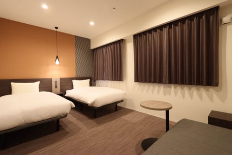 Deluxe Twin Room, Non Smoking | In-room safe, iron/ironing board, free WiFi, bed sheets