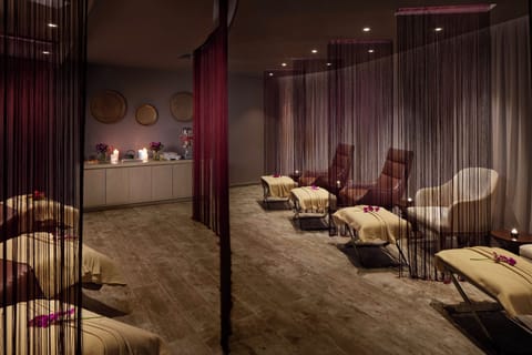 Couples treatment rooms, spa tub, body treatments, aromatherapy