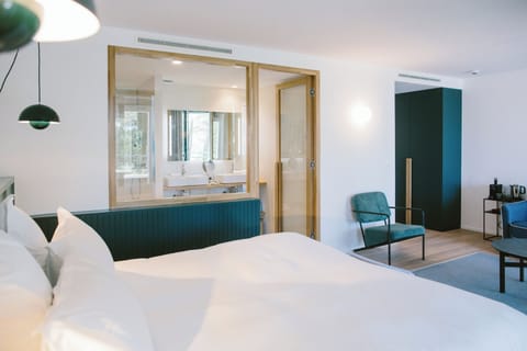 Junior Suite with Terrace | Premium bedding, free minibar, in-room safe, desk